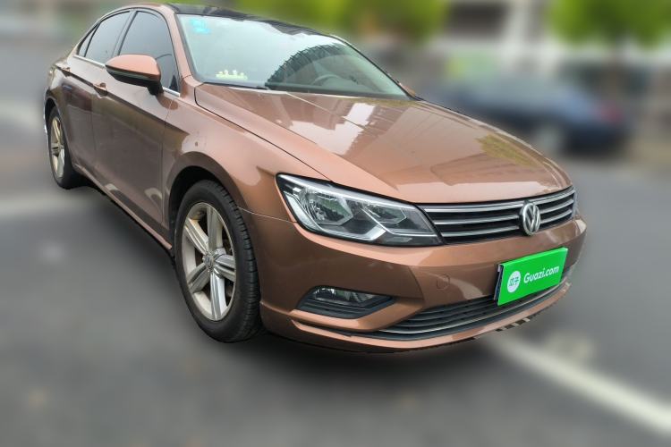 Used Volkswagen Lamando 2015 330TSI DSG Comfort Edition Front Right 45 Deg