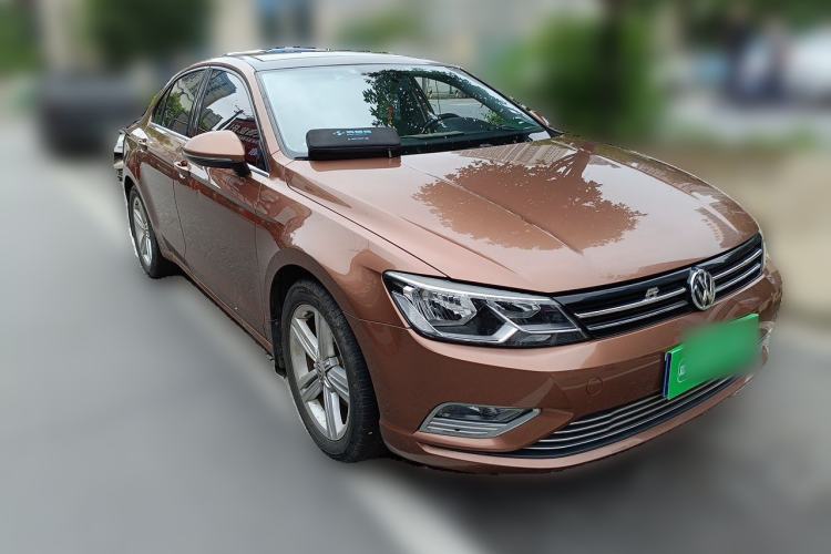 Used Volkswagen Lamando 2015 280TSI DSG Comfort Edition Front Right 45 Deg
