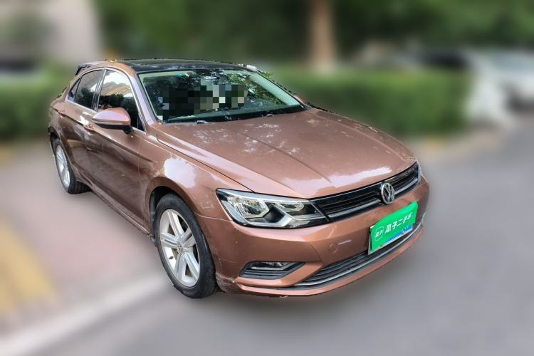 Used Volkswagen Lamando 2015 280TSI DSG Comfort Edition Front Right 45 Deg