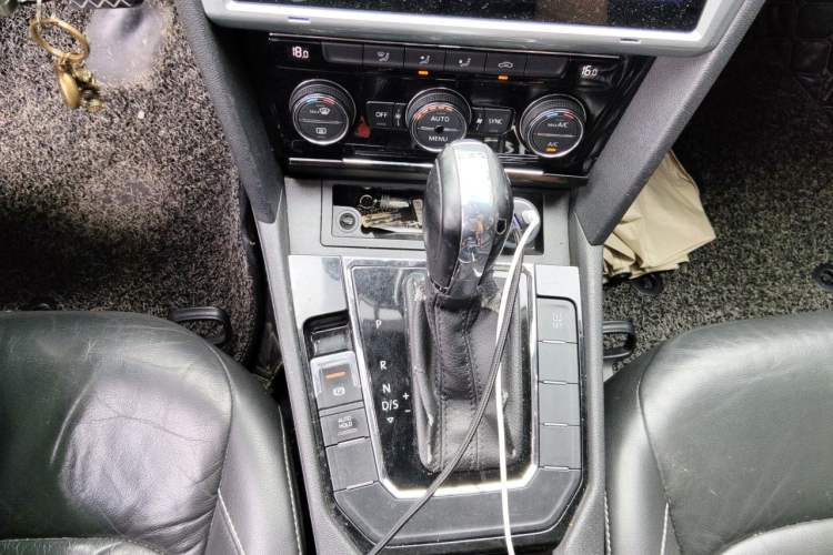 Used Volkswagen Lamando 2015 280TSI DSG Comfort Edition Gear Lever