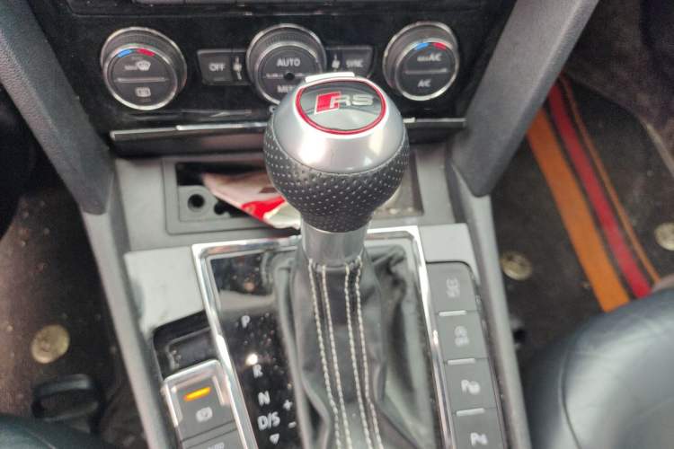 Used Volkswagen Lamando 2015 280TSI DSG Comfort Edition Gear Lever