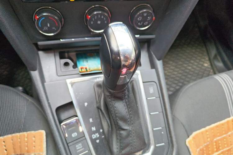 Used Volkswagen Lamando 2015 230TSI DSG Fashion Edition Gear Lever
