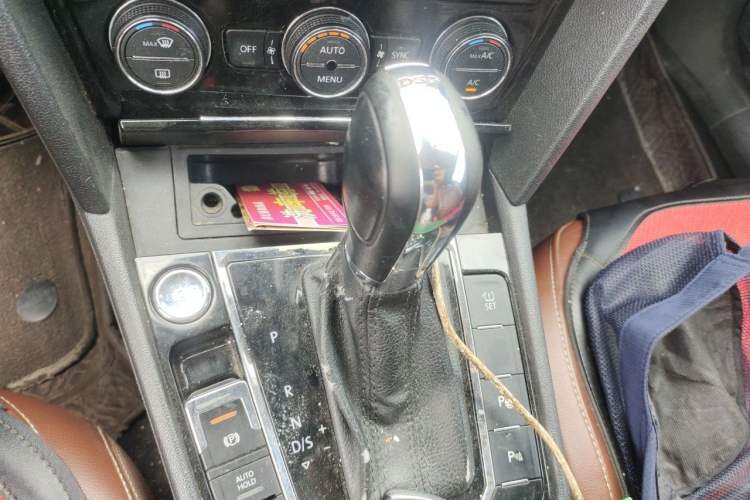 Used Volkswagen Lamando 2015 280TSI DSG Luxury Edition Gear Lever