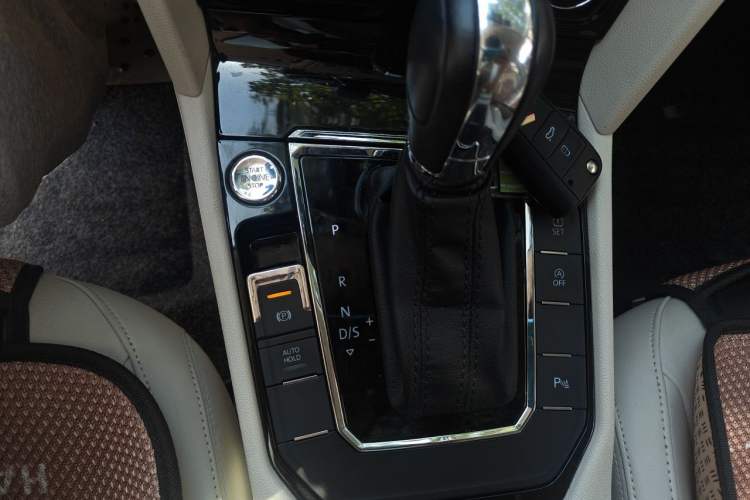 Used Volkswagen Lamando 2015 330TSI DSG Luxury Edition Gear Lever