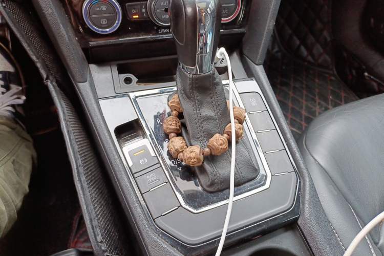 Used Volkswagen Lamando 2015 280TSI DSG Comfort Edition Gear Lever