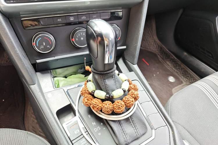 Used Volkswagen Lamando 2015 230TSI DSG Fashion Edition Gear Lever