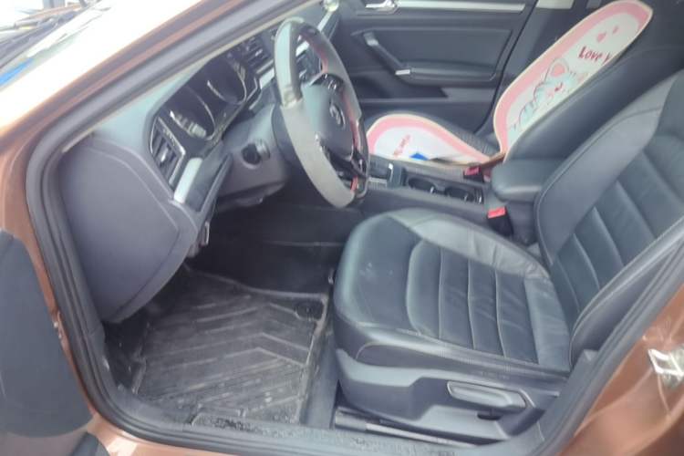 Used Volkswagen Lamando 2015 330TSI DSG Comfort Edition Left Front Seat