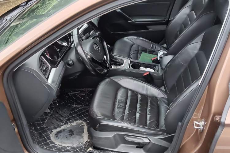 Used Volkswagen Lamando 2015 330TSI DSG Comfort Edition Left Front Seat