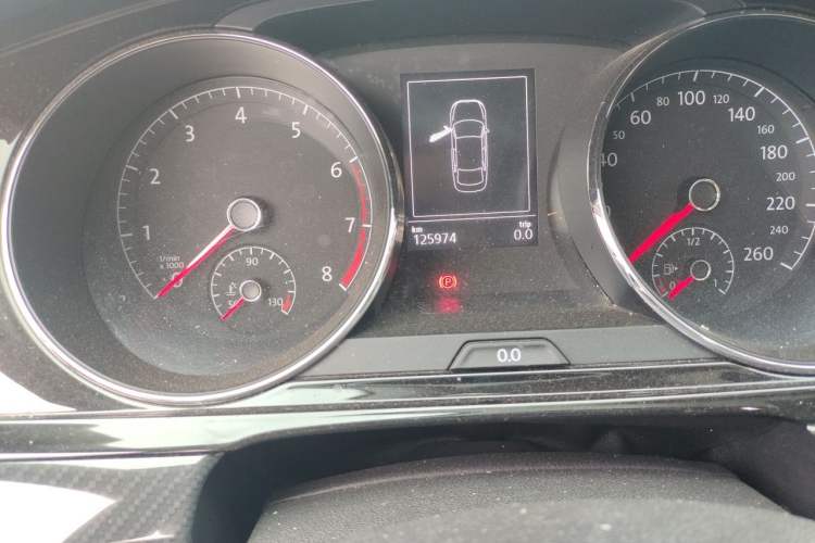 Used Volkswagen Lamando 2015 280TSI DSG Comfort Edition Odometer Close Up