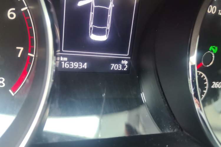 Used Volkswagen Lamando 2015 330TSI DSG Comfort Edition Odometer Close Up