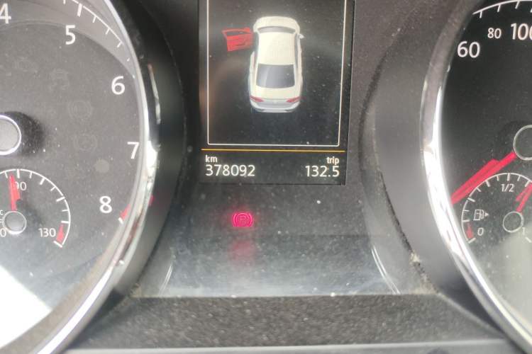 Used Volkswagen Lamando 2015 280TSI DSG Luxury Edition Odometer Close Up