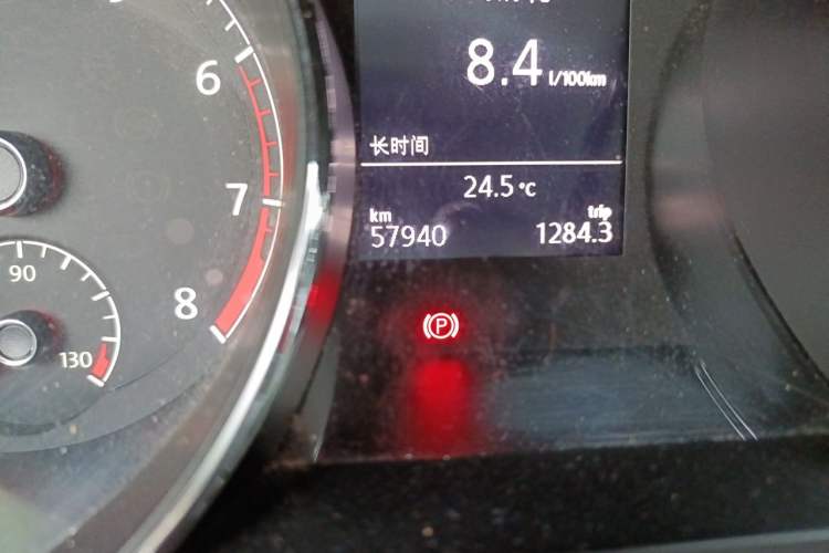 Used Volkswagen Lamando 2015 280TSI DSG Comfort Edition Odometer Close Up