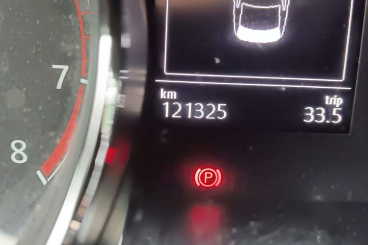 Used Volkswagen Lamando 2015 330TSI DSG Comfort Edition Odometer Close Up