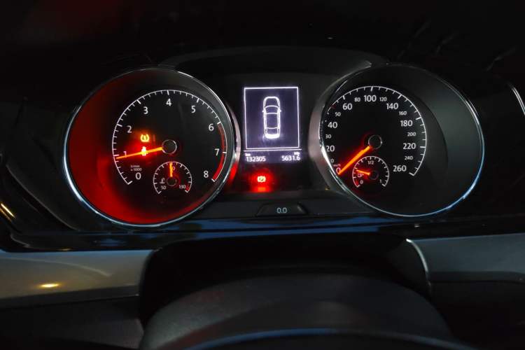 Used Volkswagen Lamando 2015 280TSI DSG Comfort Edition Odometer Close Up