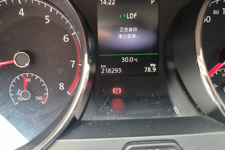 Used Volkswagen Lamando 2015 280TSI DSG Luxury Edition Odometer Close Up