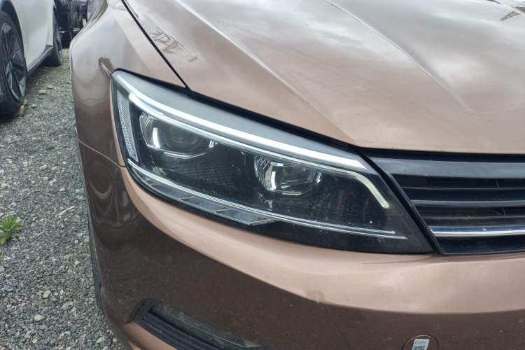 Used Volkswagen Lamando 2015 280TSI DSG Comfort Edition Right Front Headlight