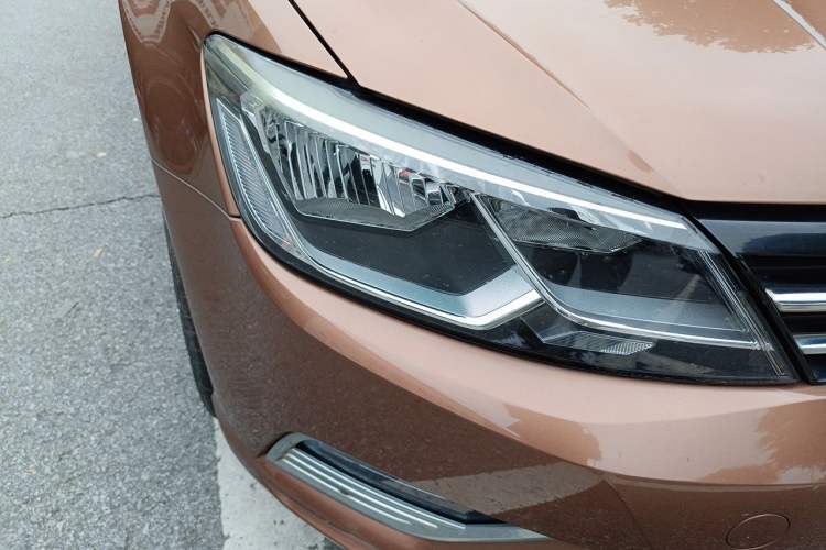 Used Volkswagen Lamando 2015 280TSI DSG Comfort Edition Right Front Headlight