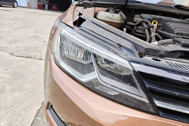 Used Volkswagen Lamando 2015 230TSI DSG Fashion Edition Right Front Headlight