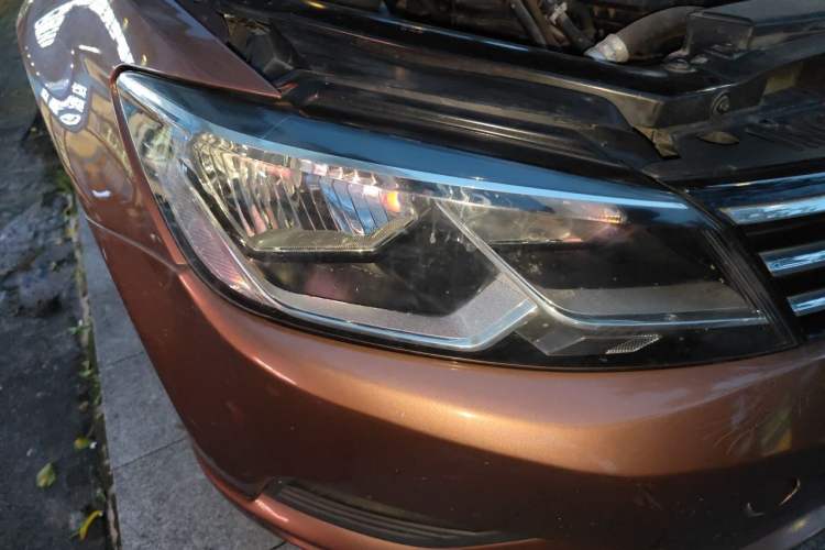 Used Volkswagen Lamando 2015 280TSI DSG Comfort Edition Right Front Headlight