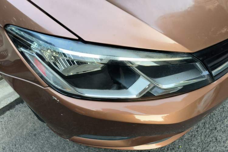 Used Volkswagen Lamando 2015 280TSI DSG Comfort Edition Right Front Headlight
