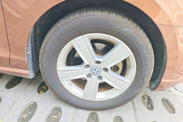 Used Volkswagen Lamando 2015 230TSI DSG Fashion Edition Right Front Wheel Hub