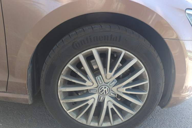 Used Volkswagen Lamando 2015 330TSI DSG Luxury Edition Right Front Wheel Hub