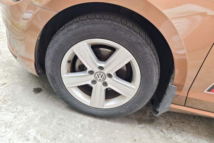 Used Volkswagen Lamando 2015 230TSI DSG Fashion Edition Right Front Wheel Hub