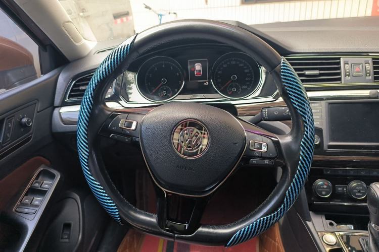 Used Volkswagen Lamando 2015 280TSI DSG Luxury Edition Steering Wheel