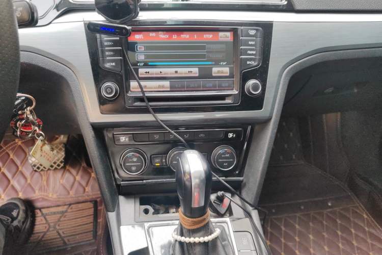Used Volkswagen Lamando 2015 280TSI DSG Comfort Edition Audio And AC Panel