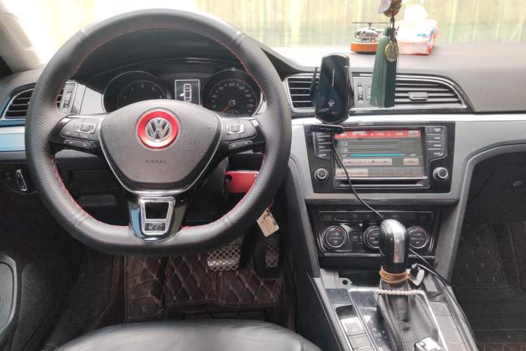 Used Volkswagen Lamando 2015 280TSI DSG Comfort Edition Center Console