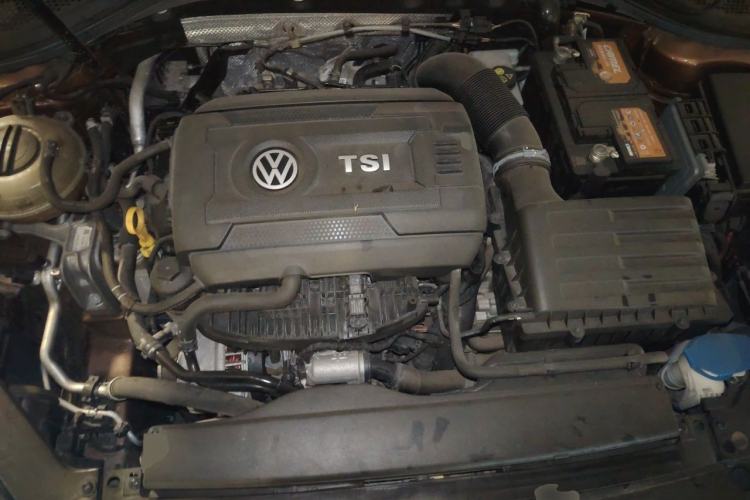 Used Volkswagen Lamando 2015 330TSI DSG Comfort Edition Engine Bay