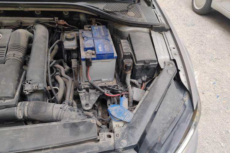 Used Volkswagen Lamando 2015 280TSI DSG Comfort Edition Engine Bay Left