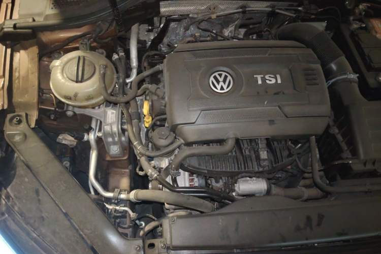 Used Volkswagen Lamando 2015 330TSI DSG Comfort Edition Engine Bay Right