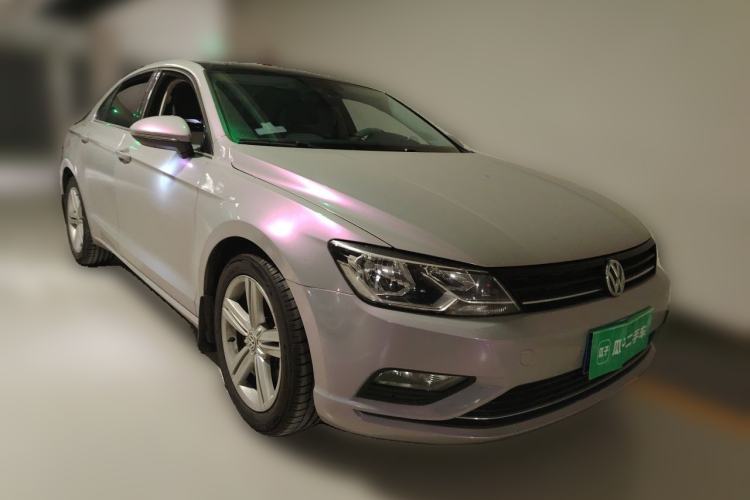 Used Volkswagen Lamando 2015 330TSI DSG Comfort Edition Front Right 45 Deg
