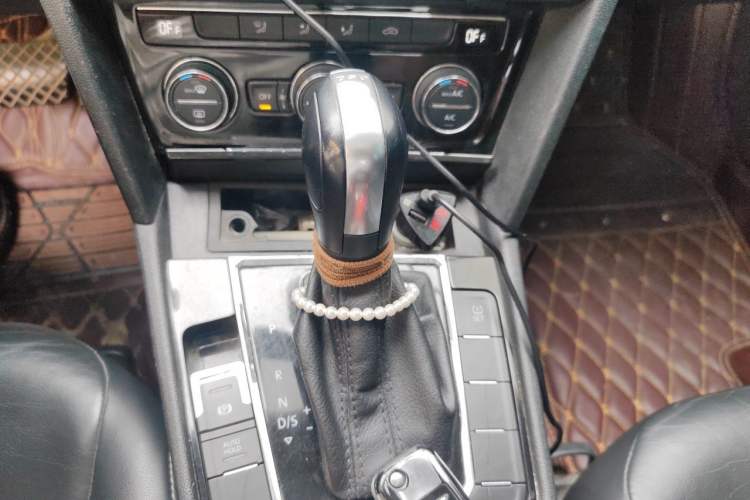 Used Volkswagen Lamando 2015 280TSI DSG Comfort Edition Gear Lever