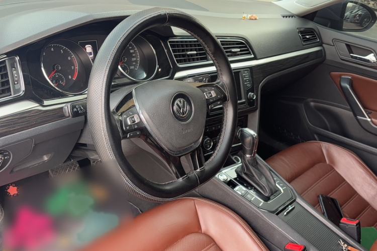 Used Volkswagen Lamando 2015 330TSI DSG Luxury Edition Interior 1