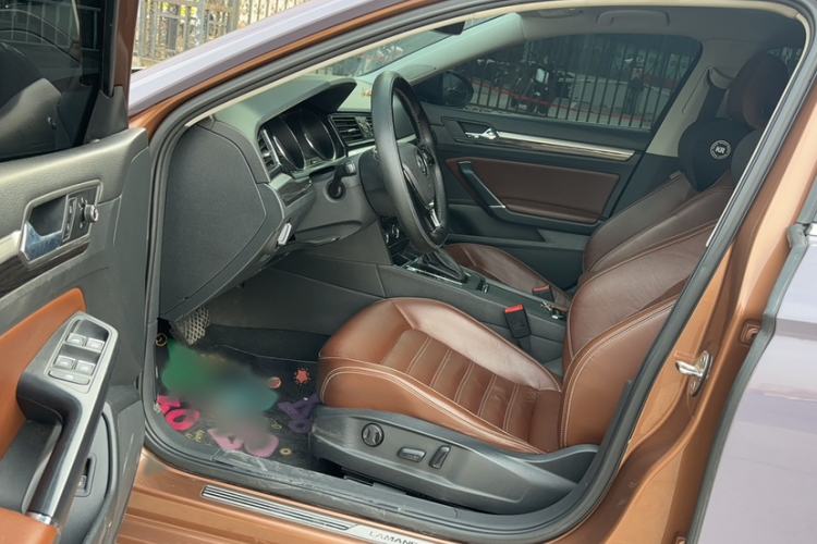 Used Volkswagen Lamando 2015 330TSI DSG Luxury Edition Interior 4