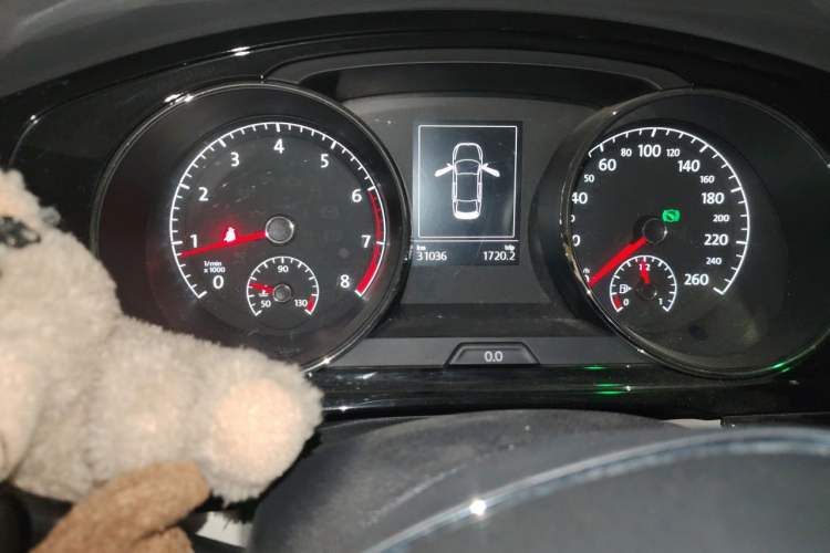Used Volkswagen Lamando 2015 330TSI DSG Comfort Edition Odometer Close Up