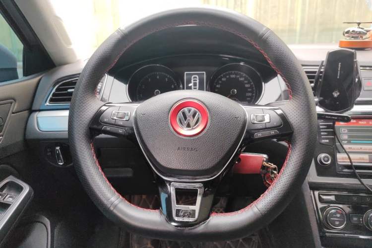 Used Volkswagen Lamando 2015 280TSI DSG Comfort Edition Steering Wheel