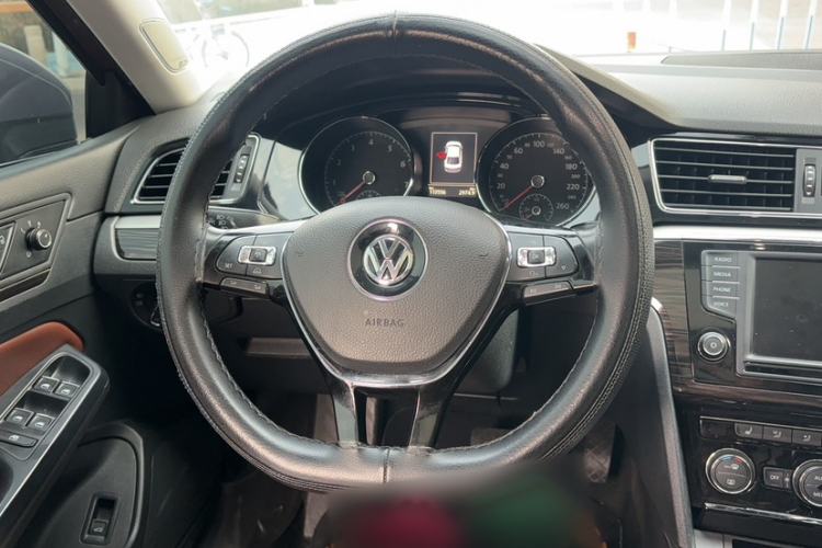 Used Volkswagen Lamando 2015 330TSI DSG Luxury Edition Steering Wheel