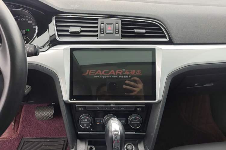 Used Volkswagen Lamando 2015 330TSI DSG Comfort Edition Audio And AC Panel