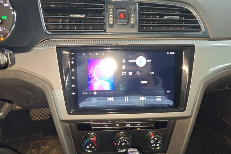 Used Volkswagen Lamando 2015 230TSI DSG Fashion Edition Audio And AC Panel
