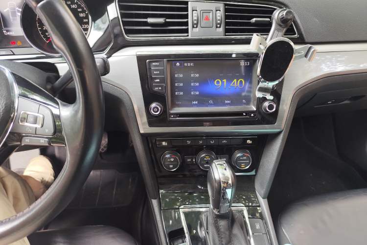 Used Volkswagen Lamando 2015 280TSI DSG Comfort Edition Audio And AC Panel