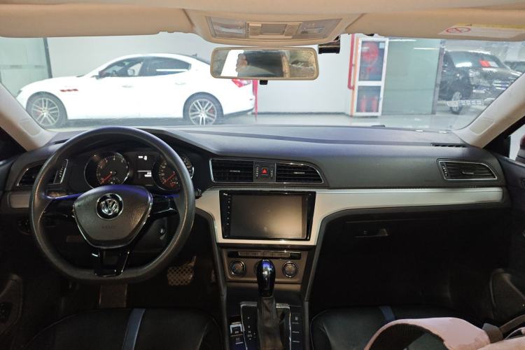 Used Volkswagen Lamando 2015 230TSI DSG Fashion Edition Center Console