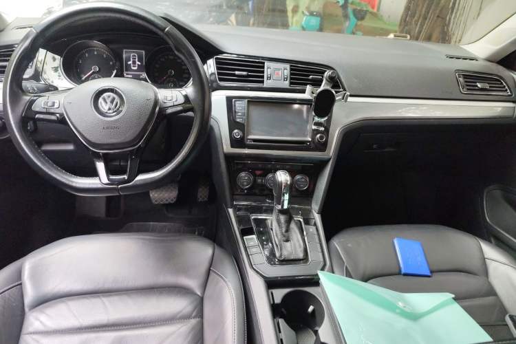 Used Volkswagen Lamando 2015 280TSI DSG Comfort Edition Center Console
