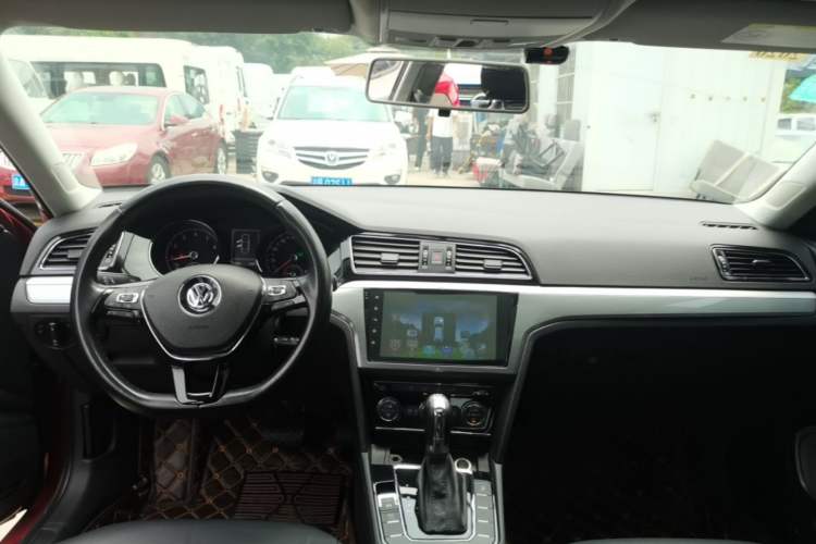 Used Volkswagen Lamando 2015 330TSI DSG Comfort Edition Center Console