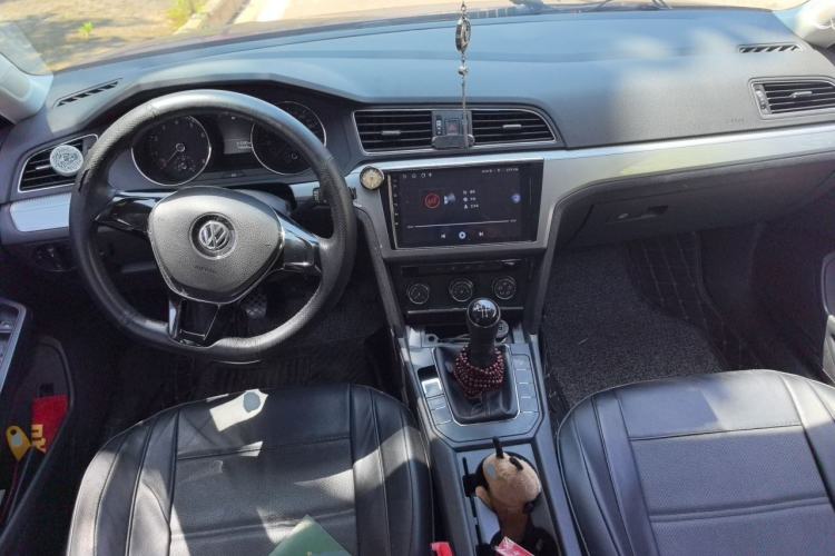 Used Volkswagen Lamando 2015 230TSI Manual Trend Edition Center Console