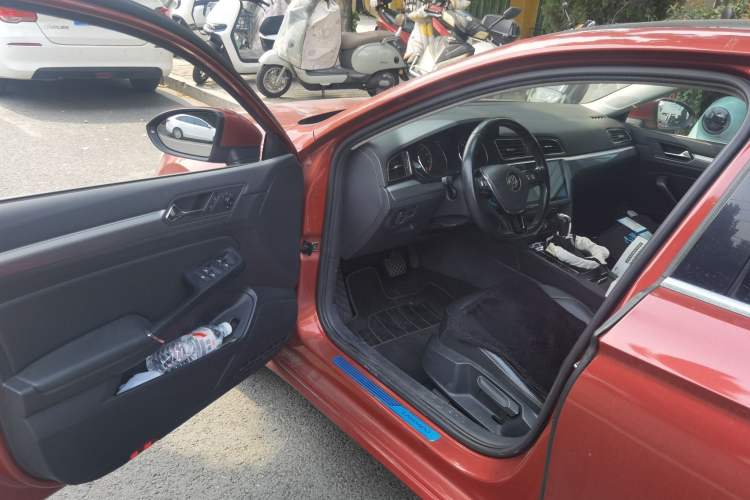 Used Volkswagen Lamando 2015 330TSI DSG Comfort Edition Driver Seat