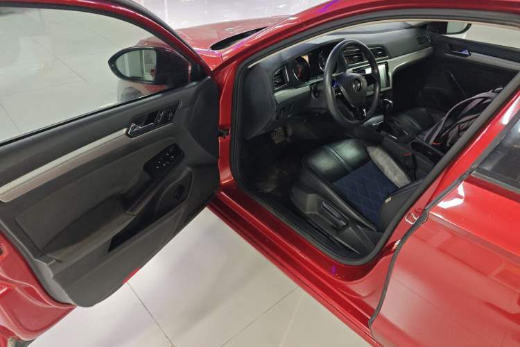 Used Volkswagen Lamando 2015 230TSI DSG Fashion Edition Driver Seat