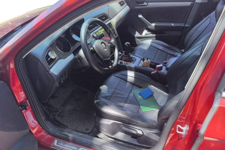 Used Volkswagen Lamando 2015 230TSI Manual Trend Edition Driver Seat